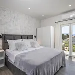 Awesome Home In Sucuraj Sućuraj