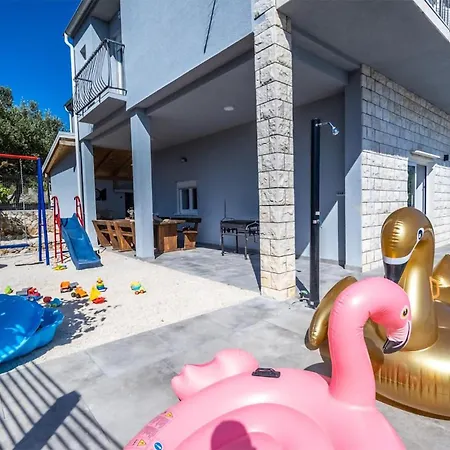 Awesome Home In Sucuraj Ferienhaus